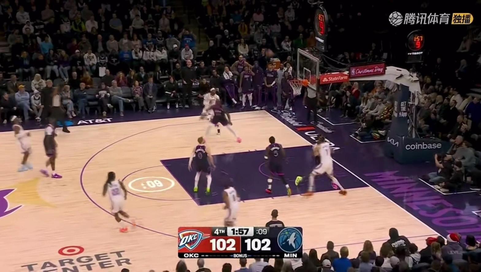 包含明尼苏达森林狼训练开放日，关键时刻篮板制胜引欢呼，NBA常规赛在即，更衣室氛围转暖的词条